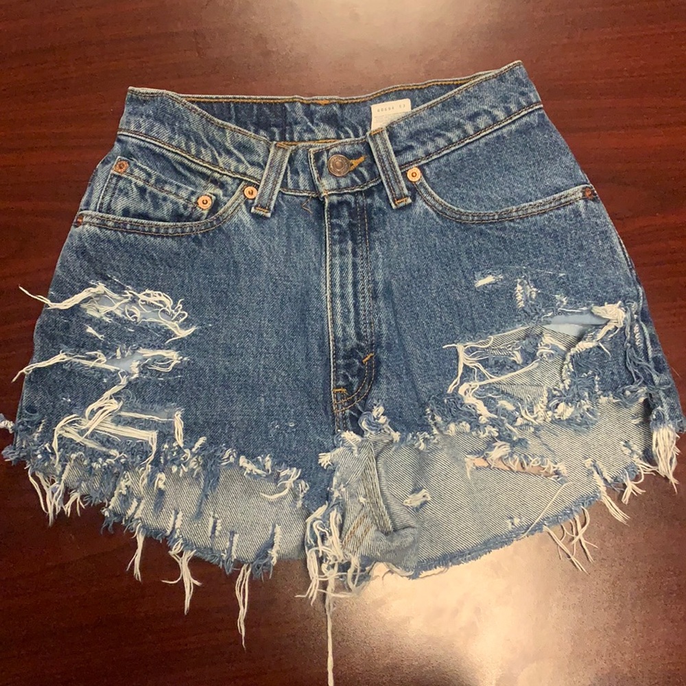 Vintage 512 high waisted Levi shorts! Size 24!